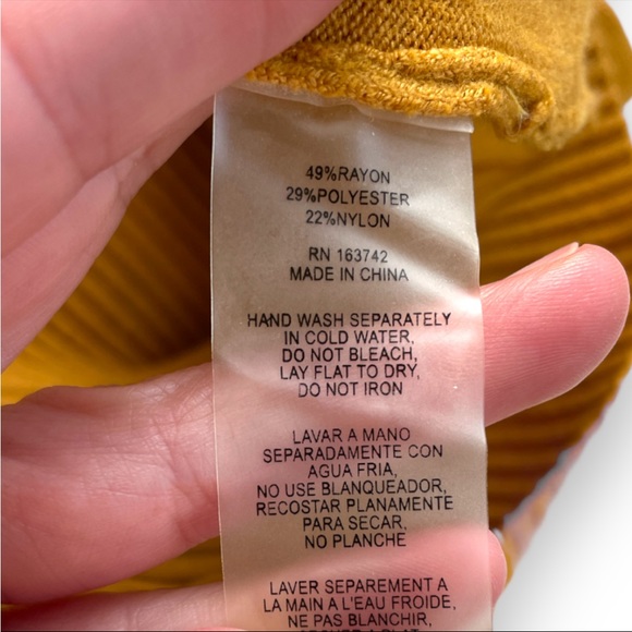 NWT Vila Milano Mock Neck Long Sleeve Sweater In Color Gold Size Small - Picture 4 of 7